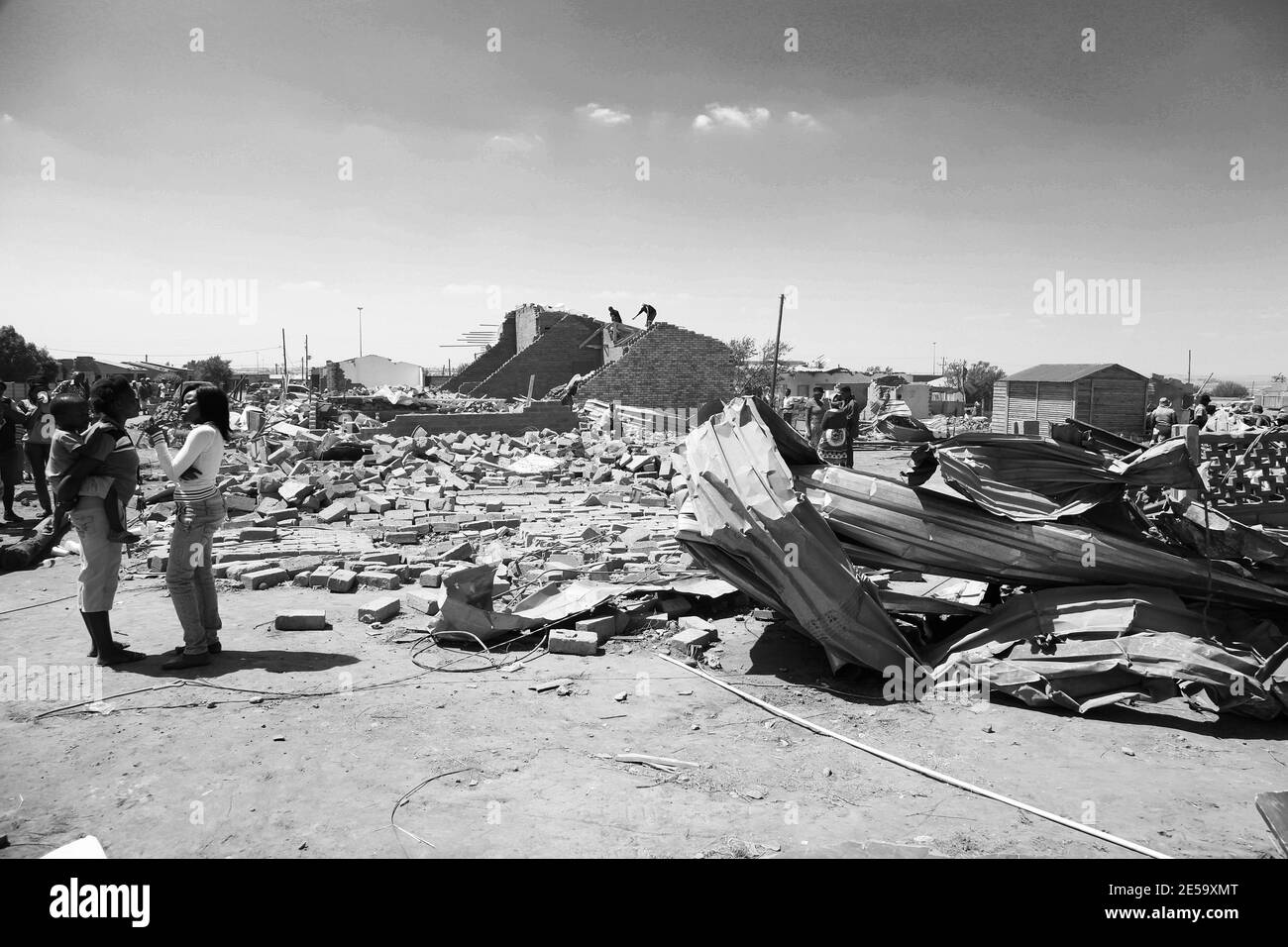 JOHANNESBURG, SUDAFRICA - 05 gennaio 2021: Johannesburg, Sudafrica - 04 2011 ottobre: Tornado ha danneggiato le case in una piccola cittadina del Sudafrica Foto Stock