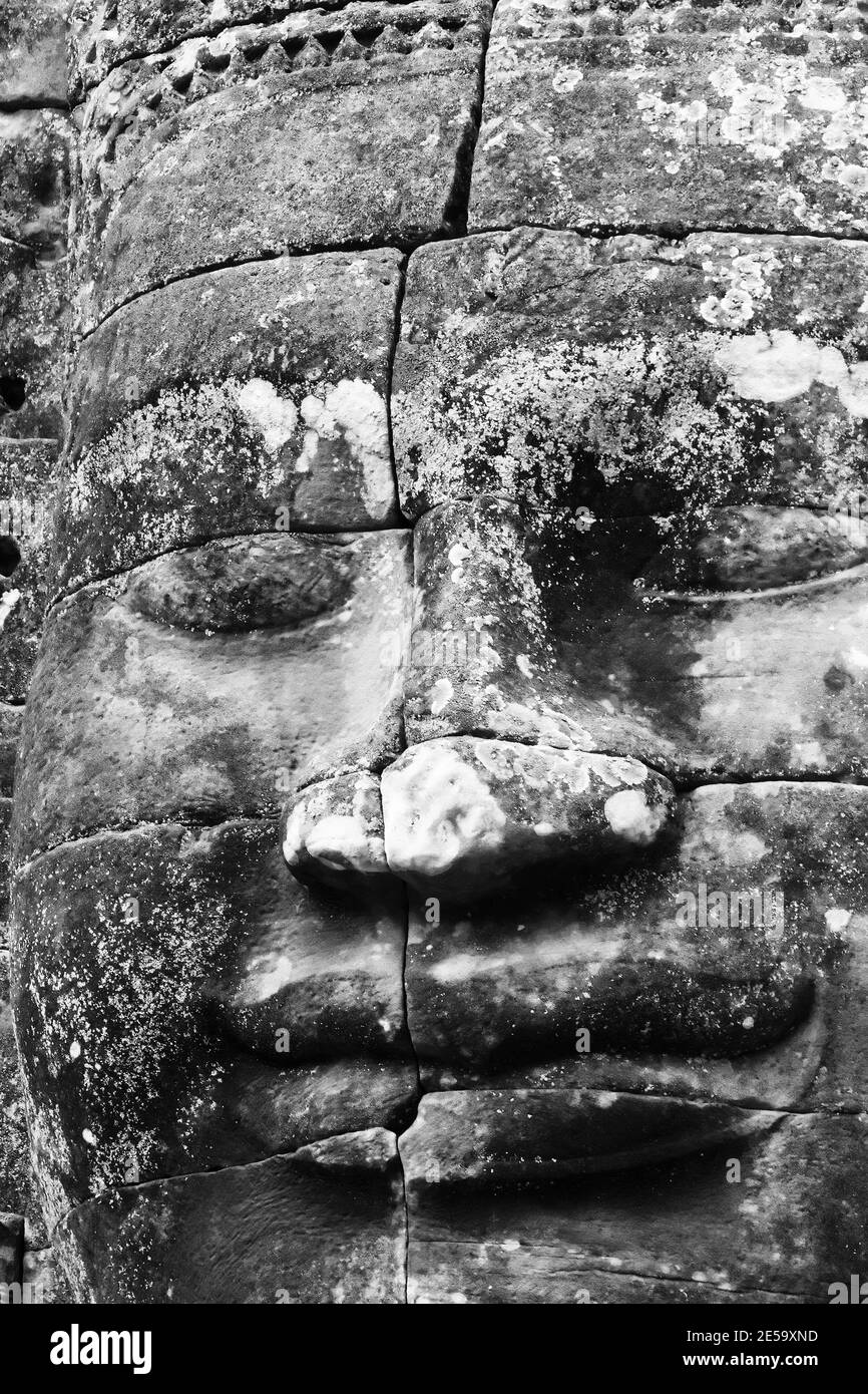 Bayon tempio con Buddha sorridente primo piano nel complesso di Angkor Thom, Siem Reap, Cambogia, Foto Stock