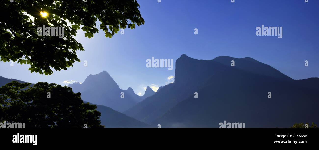 Rocher Rond e le Aiguilles de la Jarjatte, Auvergne-Rhône-Alpes, Francia, Drome, Lus la Croix Haute Foto Stock