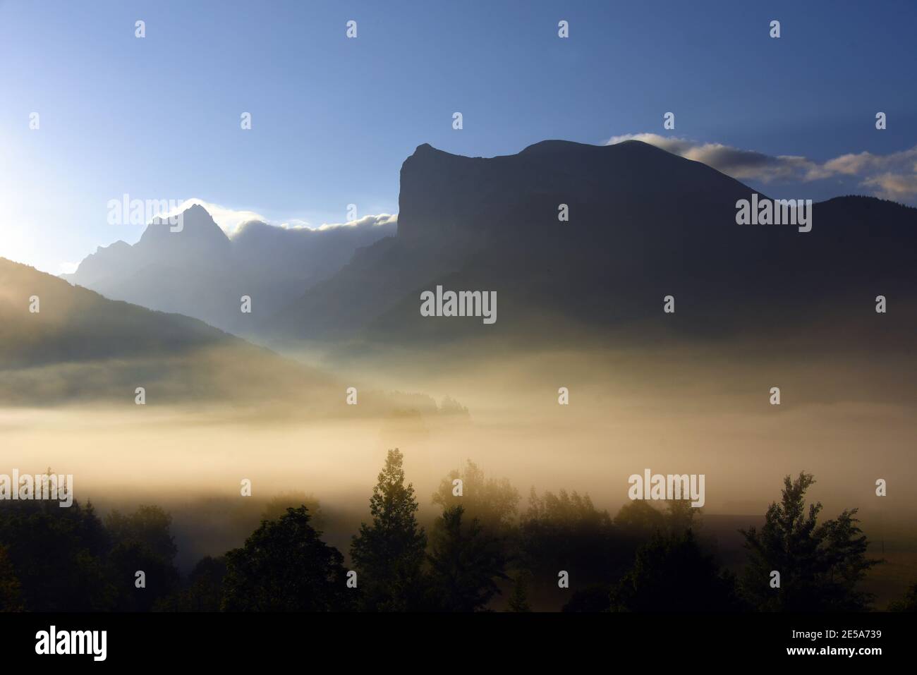 Rocher Rond e le Aiguilles de la Jarjatte, Auvergne-Rhône-Alpes, Francia, Drome, Lus la Croix Haute Foto Stock