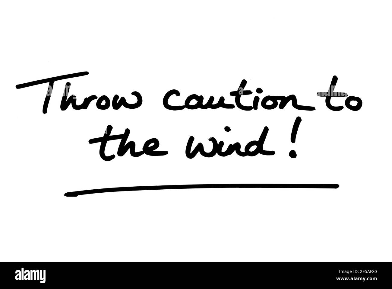 Lancia attenzione al vento! scritto a mano su sfondo bianco. Foto Stock