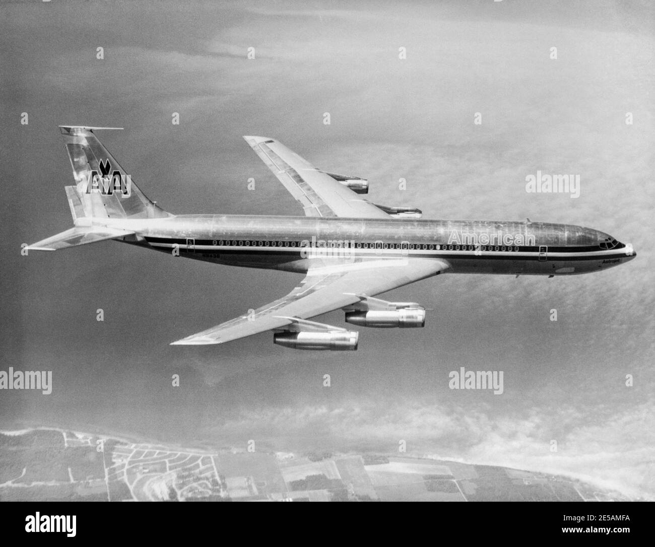 Fotografia aerea d'epoca 1969 di un Boeing 707-323B, numero di serie N8438, di American Airlines. Foto Stock