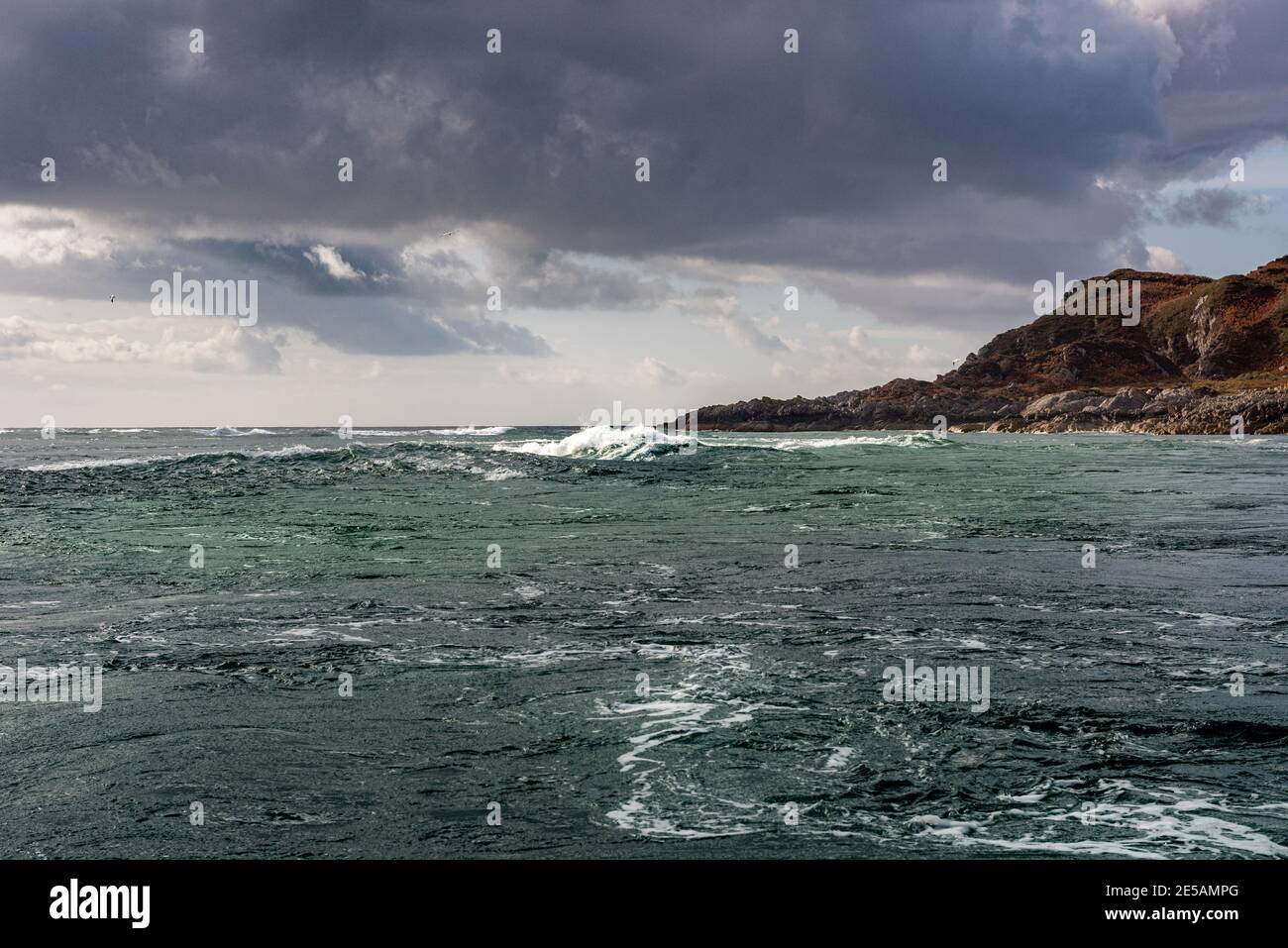 Golfo di Corryvreckan / stretto di Corryvreckan è un tratto Di acqua molto turbolenta tra le isole di Scarba & Giura sulla costa occidentale della Scozia Foto Stock