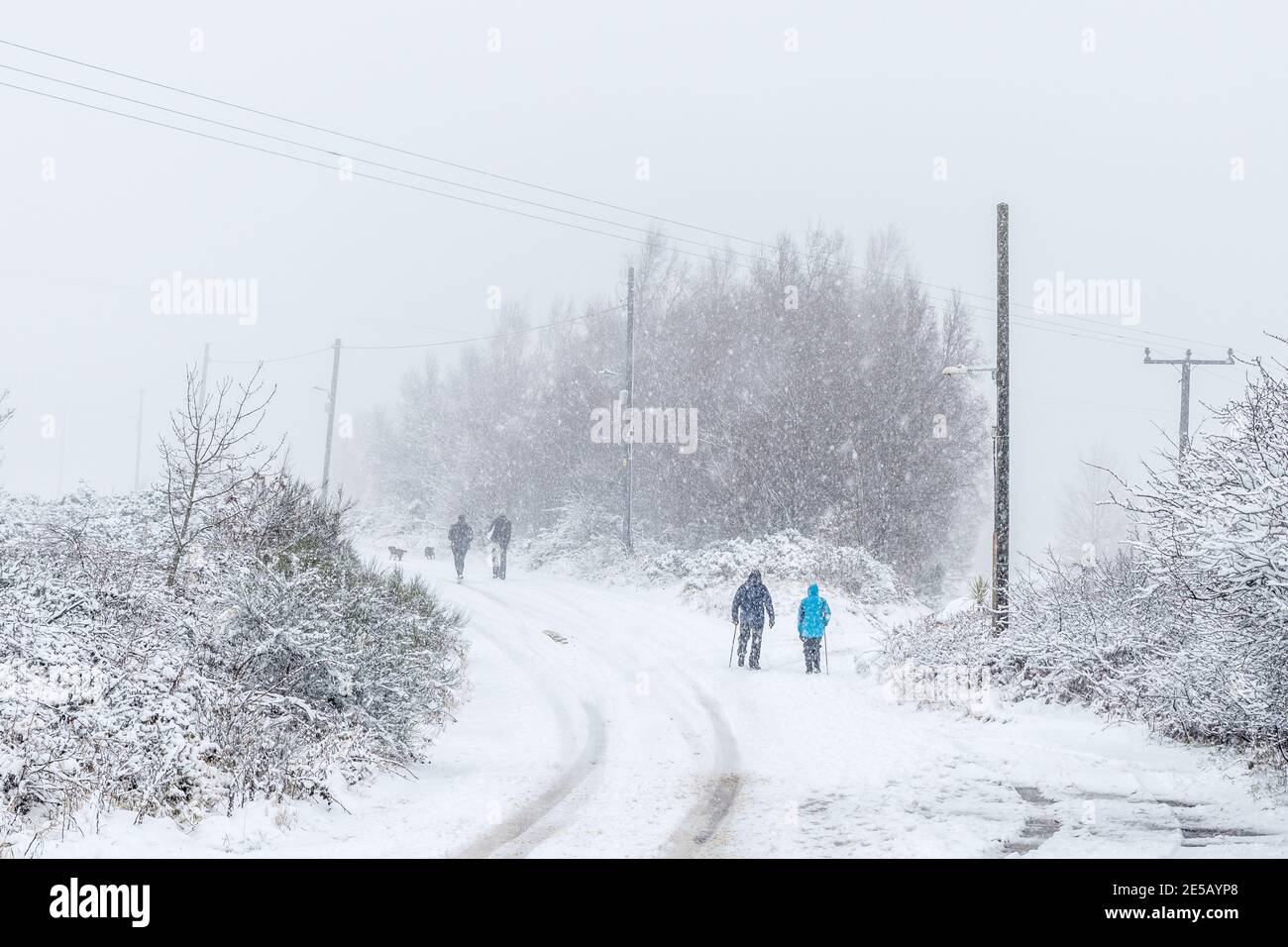 La neve copre le strade, Yorkshire UK Foto Stock