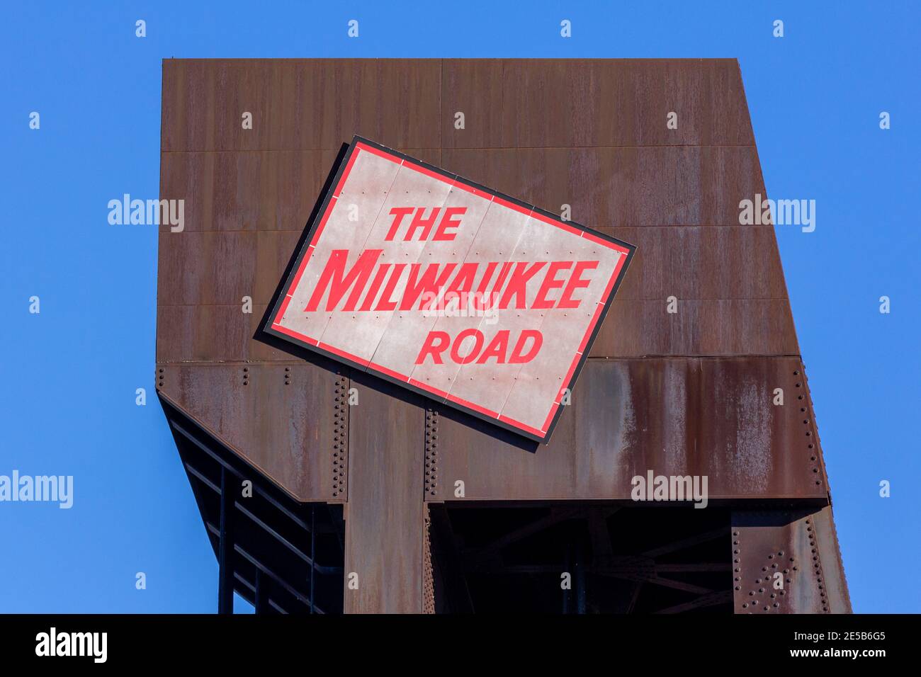 HASTINGS, MN, USA - 28 NOVEMBRE 2020: Logo e marchio di Milwaukee Road Railroad. Foto Stock