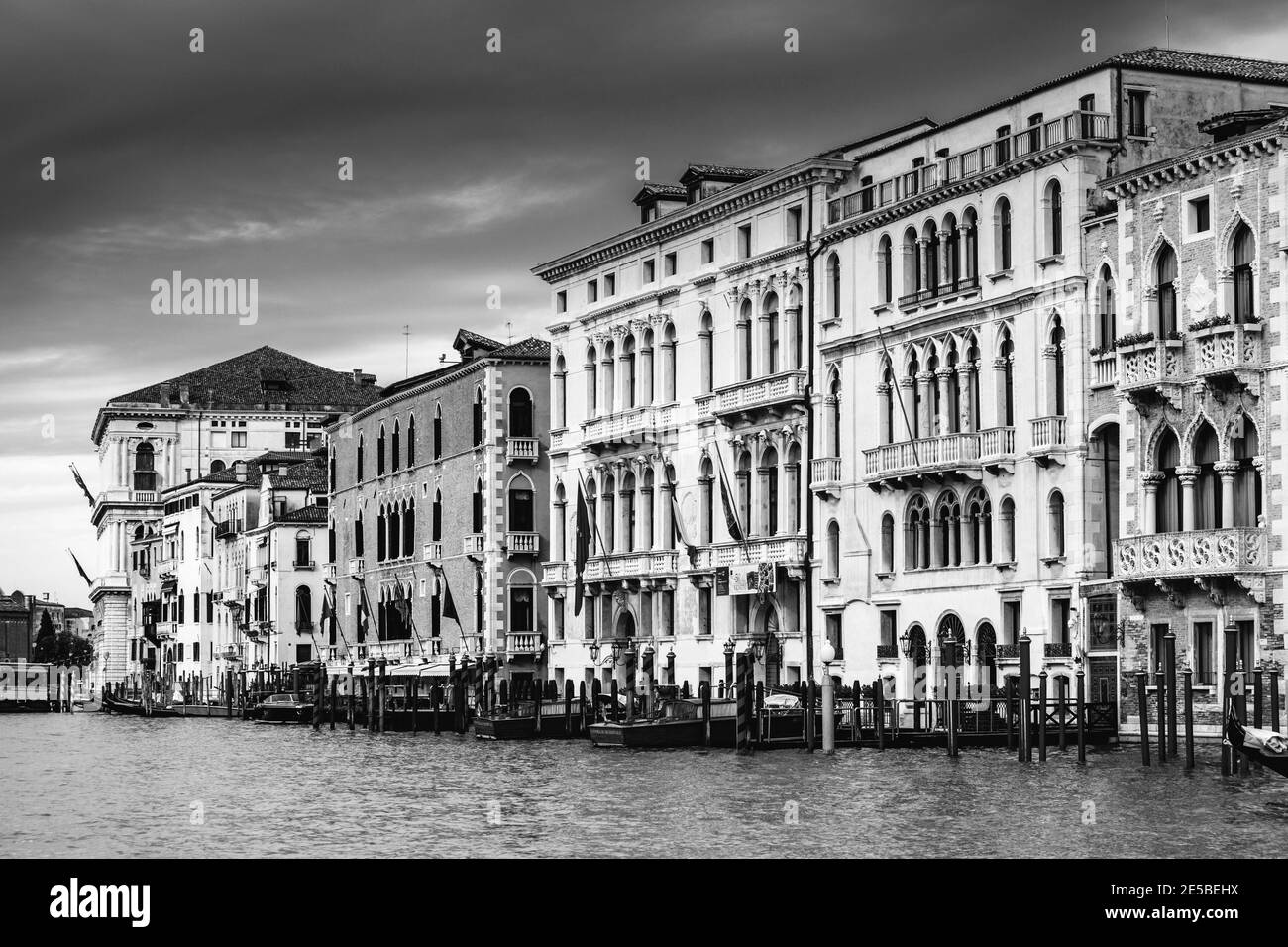 Edifici colorati sul Canal Grande, Venezia, Italia. Foto Stock