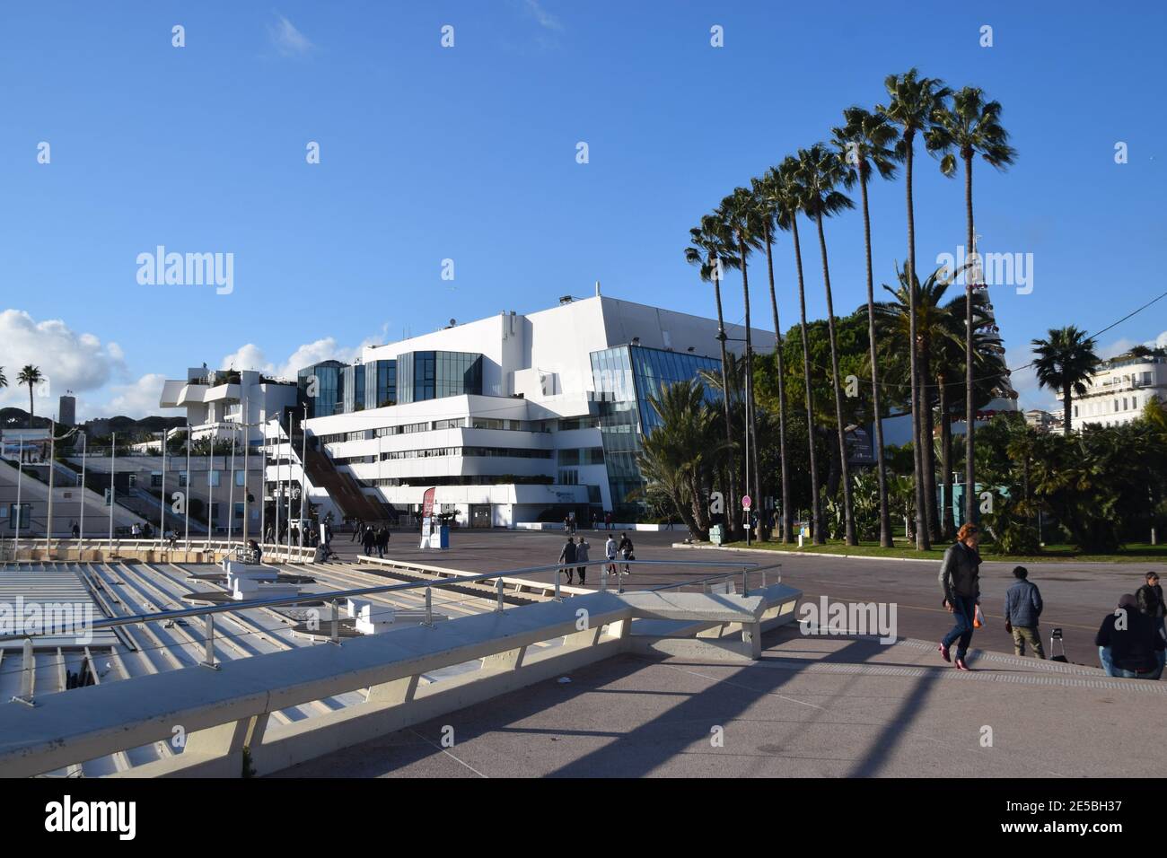 Vista esterna diurna del Palais des Festivals, Cannes, Francia meridionale. Foto Stock