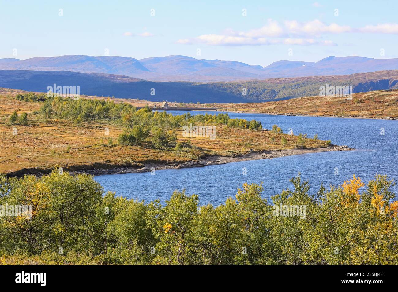 Lago Stor Sverje situato nel comune di Kvikne, Norvegia Foto Stock