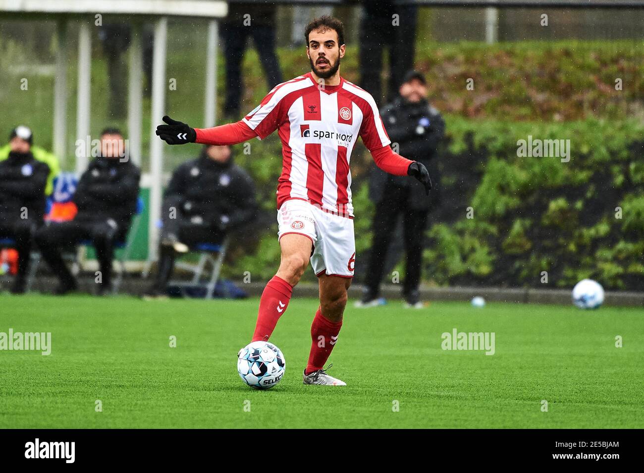 Gistrup, Danimarca. 27 gennaio 2021. Pedro Ferreira (6) di AAB visto durante un test match tra Aalborg Boldklub e Lyngby Boldklub al LKG Gistrup campo di allenamento a Gistrup. (Photo Credit: Gonzales Photo/Alamy Live News Foto Stock