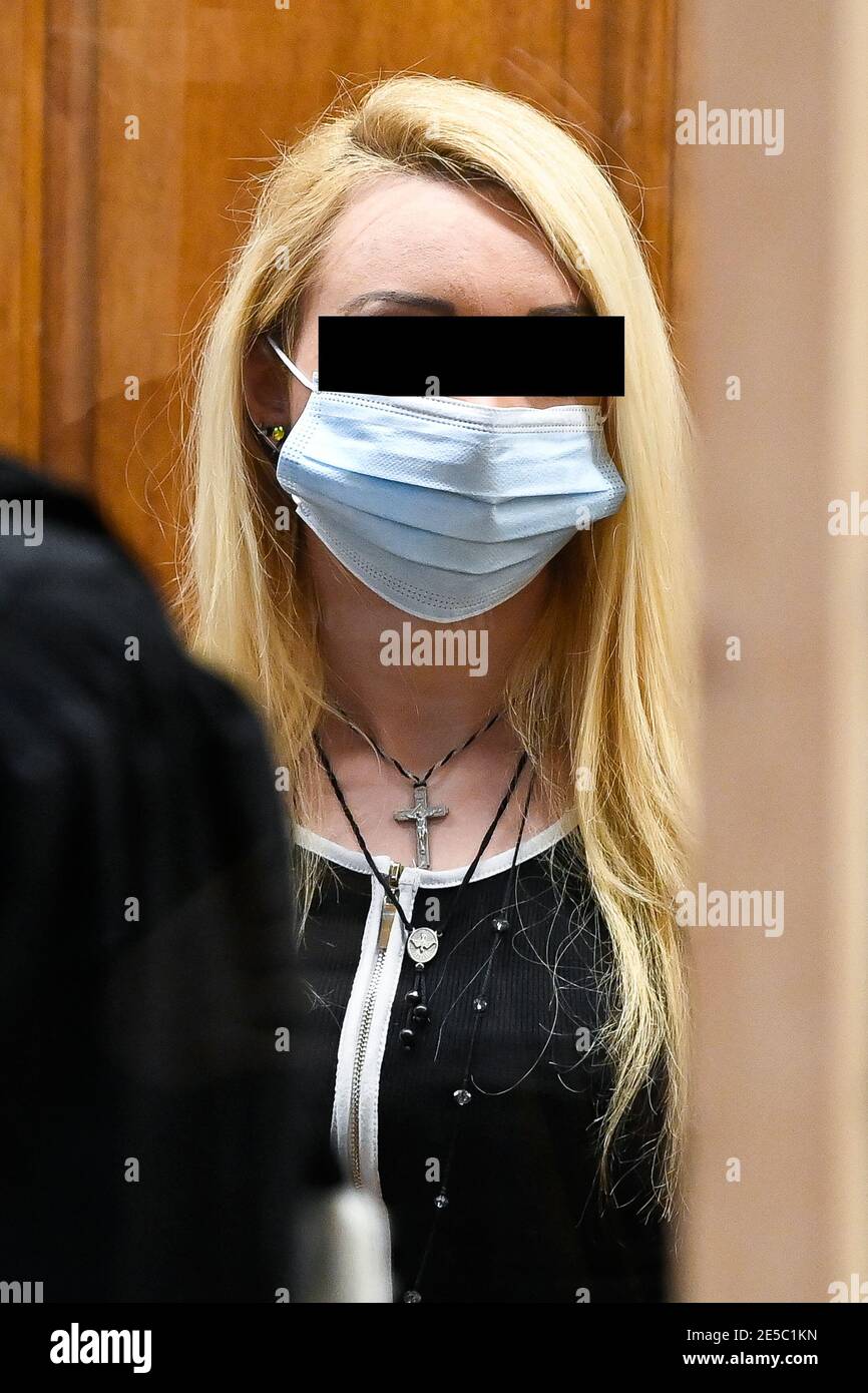 L'accusato Kristel Appelt ha raffigurato alla sessione di costituzione della giuria per il processo di Kristel Appelt (27) e Bjorn De Candt (30), presso la Assises Cour Foto Stock