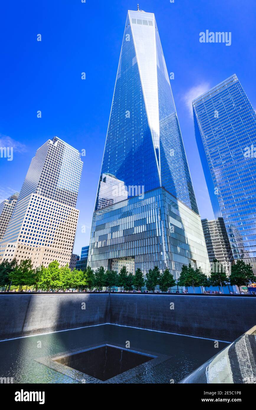 New York City, Stati Uniti - skyline di Manhattan con 9/11 Memorial e WTC Tower (nota anche come Freedom Tower) Foto Stock