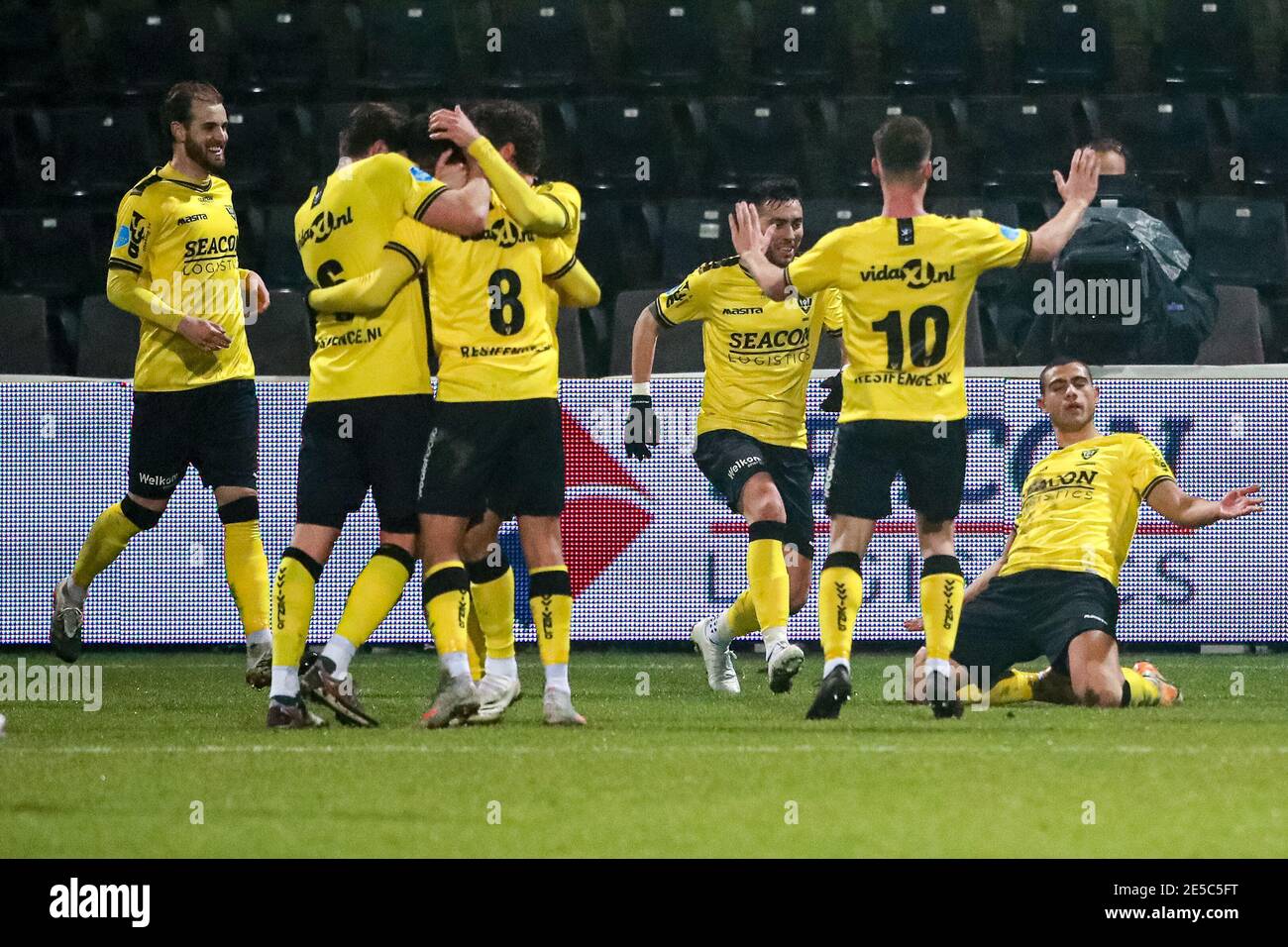 VENLO, PAESI BASSI - GENNAIO 27: Georgios Giakoumakis di VVV Venlo festeggia il traguardo con la squadra (2:0) durante la partita olandese di Eredivisie tra VVV Venl Foto Stock