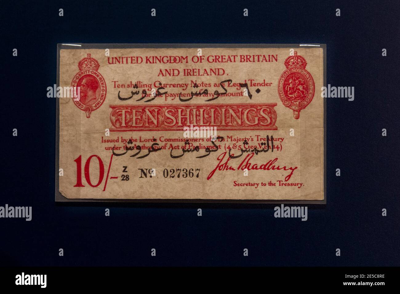 Una nota inglese di dieci shilling sovrastampata con un nuovo valore di 60 piastres turchi (1915-16), The Money Gallery, Ashmolean Museum, Oxford, UK. Foto Stock