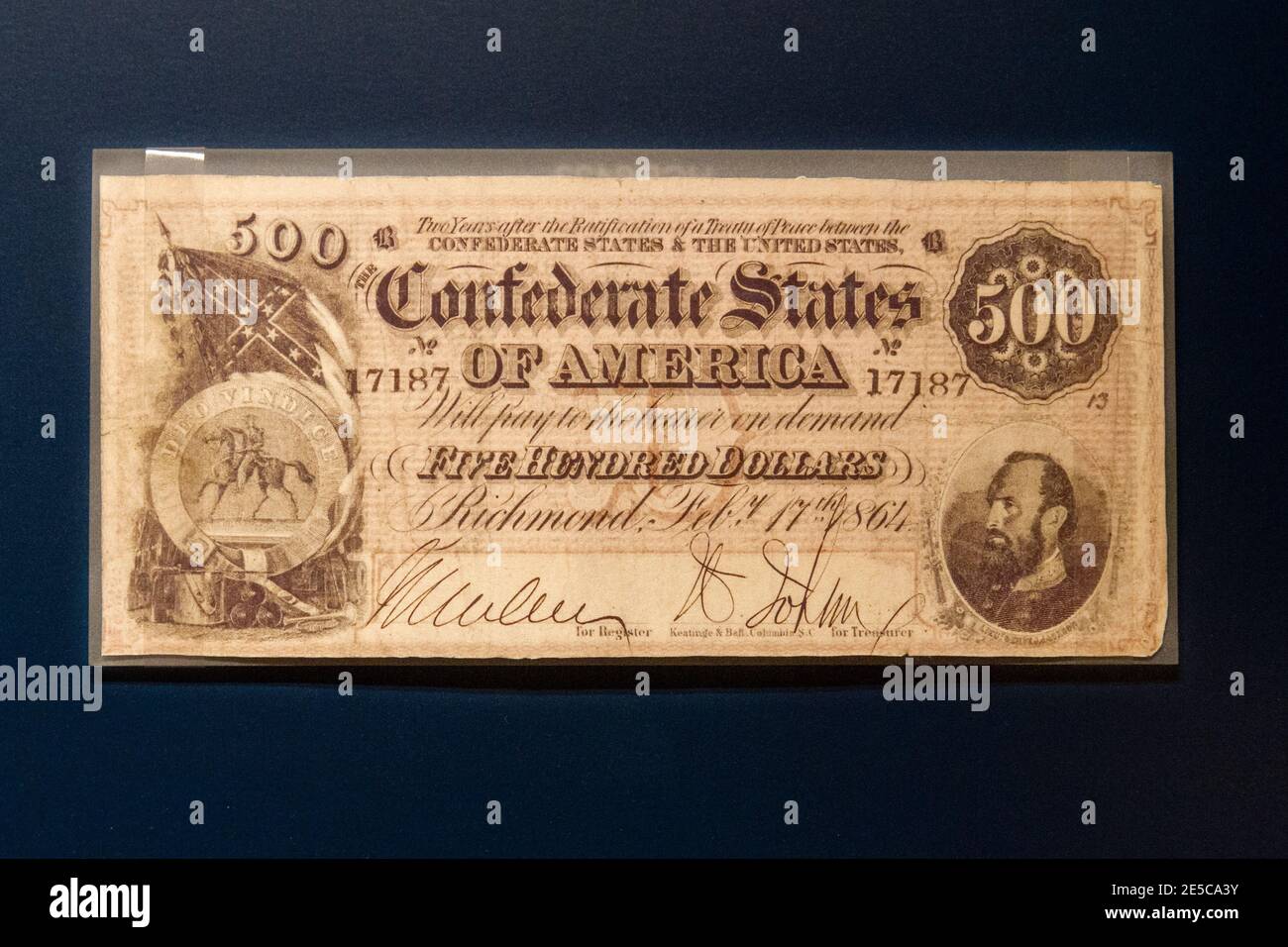 Una nota di 500 dollari (replica), Stati confederati d'America (1864) rilasciato durante la guerra civile americana, Money Gallery, Ashmolean Museum, Oxford, Regno Unito. Foto Stock