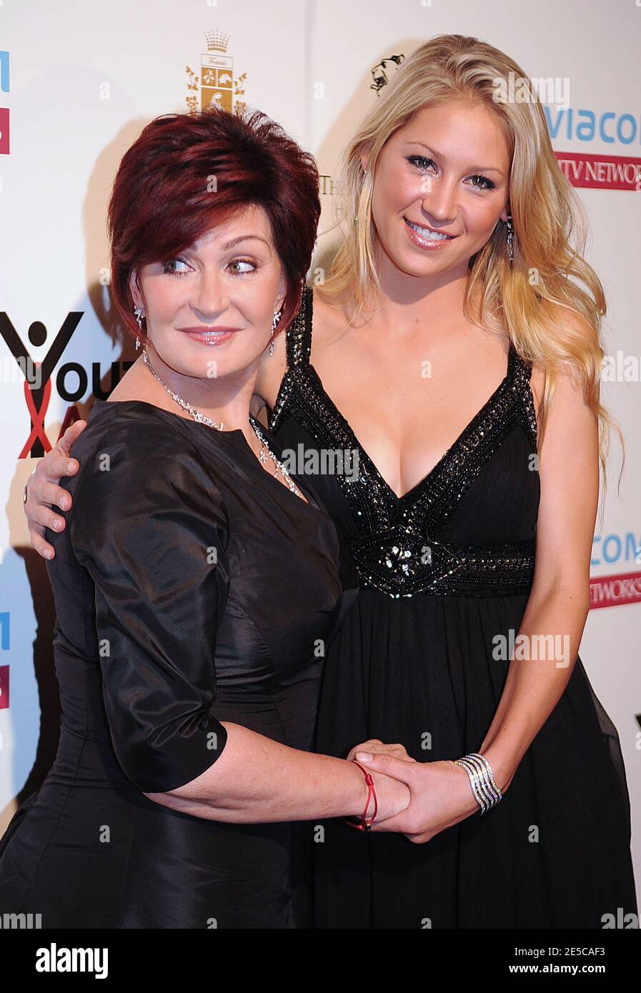 Sharon Osbourne, la casa-produttrice di reality TV e il tennista e modello Anna Kournikova, partecipa al gala YouthAIDS ''Power of Music'' al Ritz Carlton di McClean, VA, USA, il 3 ottobre 2008. Foto di Olivier Douliery/ABACAPRESS.COM' Foto Stock