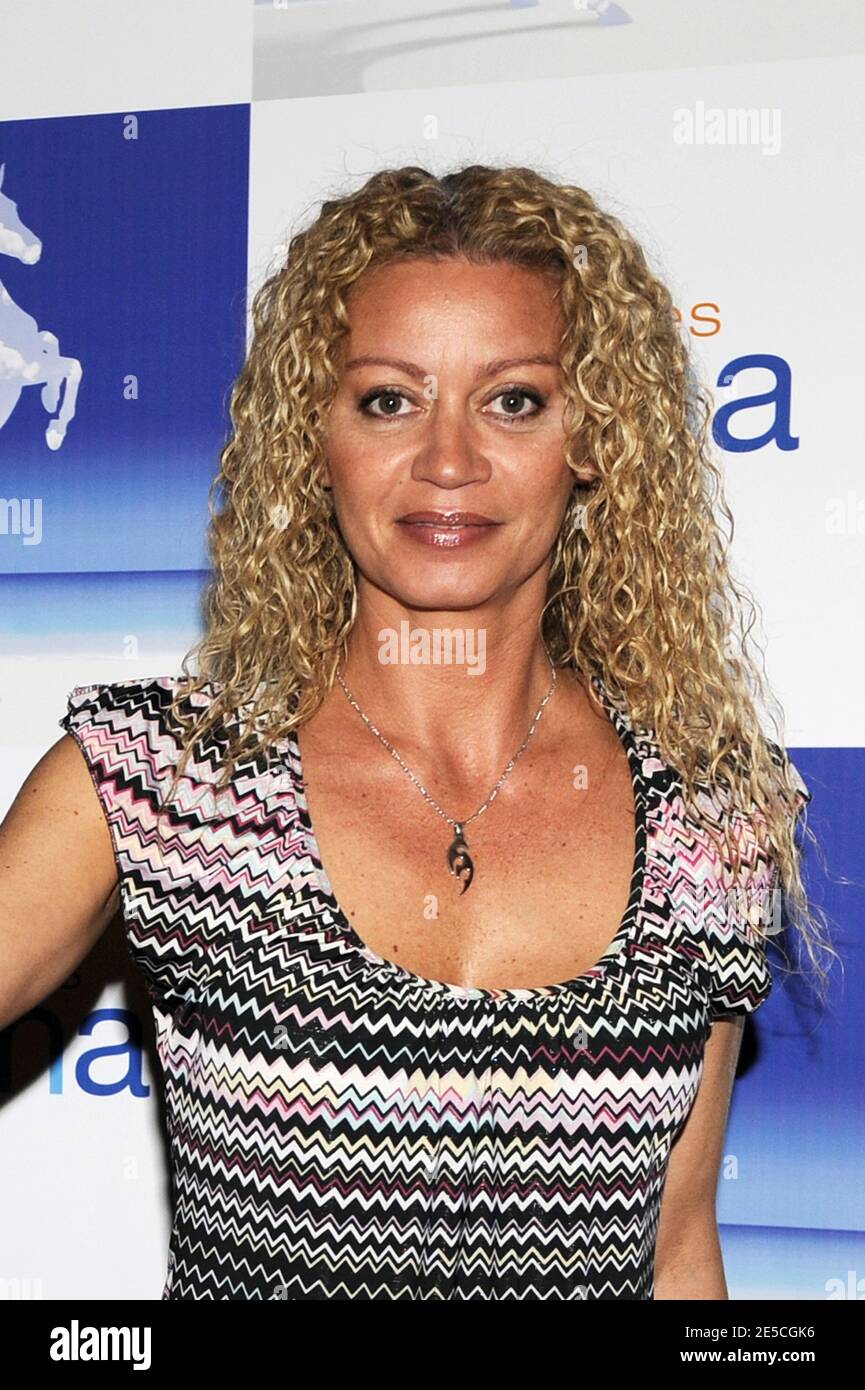 Raphaelle Ricci arriva alla cena di gala del 15° Festival Epona di Cabourg, Francia, il 11 ottobre 2008. Foto di Mehdi Taamallah/ABACAPRESS.COM Foto Stock