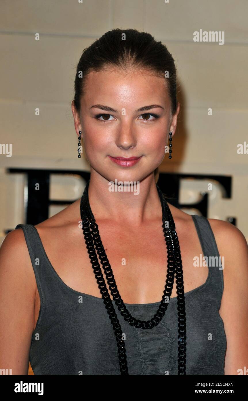 Emily VanCamp arriva alla riapertura del negozio Burberry of Beverly Hills ospitato da Christopher Bailey e Mario Testino a Los Angeles, CA, USA 20 ottobre 2008. Foto di Lionel Hahn/ABACAPRESS.COM Foto Stock