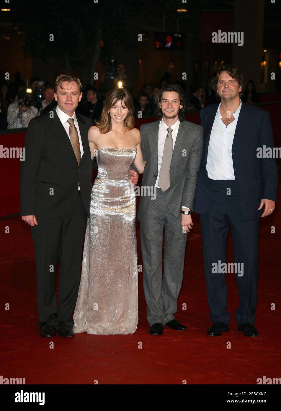 Il regista Stephan Elliott, Jessica Biel e ben Barnes arrivano sul tappeto rosso per la proiezione "Easy Virtue" nell'ambito del 3° Festival del Cinema di Roma, il 27 ottobre 2008. Foto di Denis Guignebourg/ABACAPRESS.COM Foto Stock