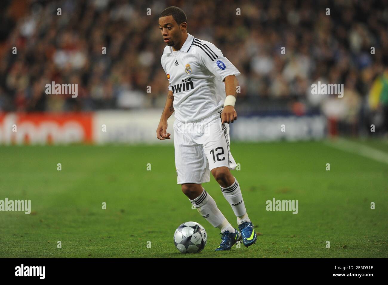 Marcelo del Real Madrid durante la partita di calcio della UEFA Champions League, Real Madrid vs Juventus de Turin allo stadio Santiago Bernabeu di Madrid, Spagna, il 5 novembre 2008. Juventus ha vinto 2-0. Foto di Steeve McMay/Cameleon/ABACAPRESS.COM Foto Stock