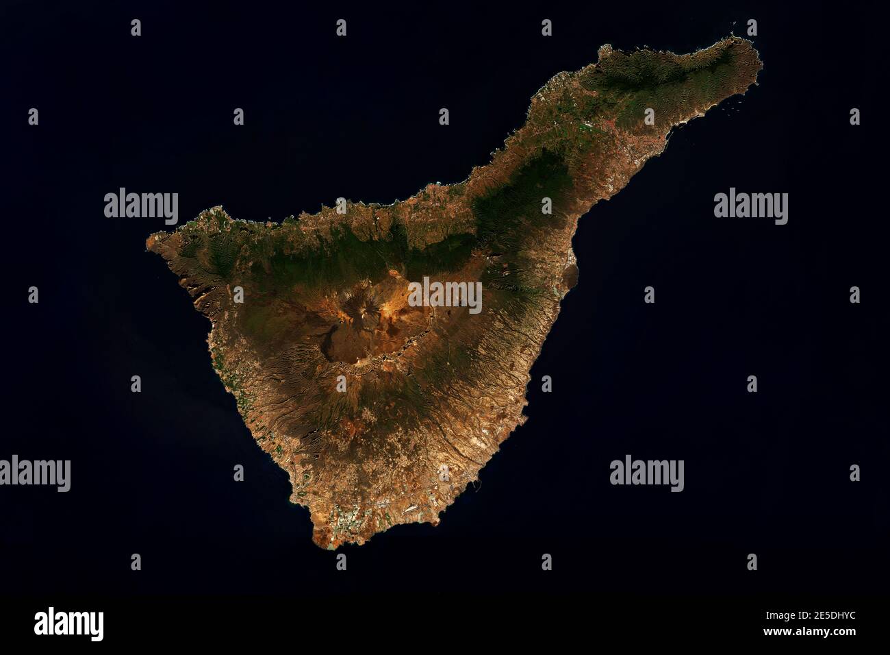 Immagine satellitare ad alta risoluzione di Tenerife, Isole Canarie, Spagna - contiene dati Copernicus Sentinel modificati (2020) Foto Stock