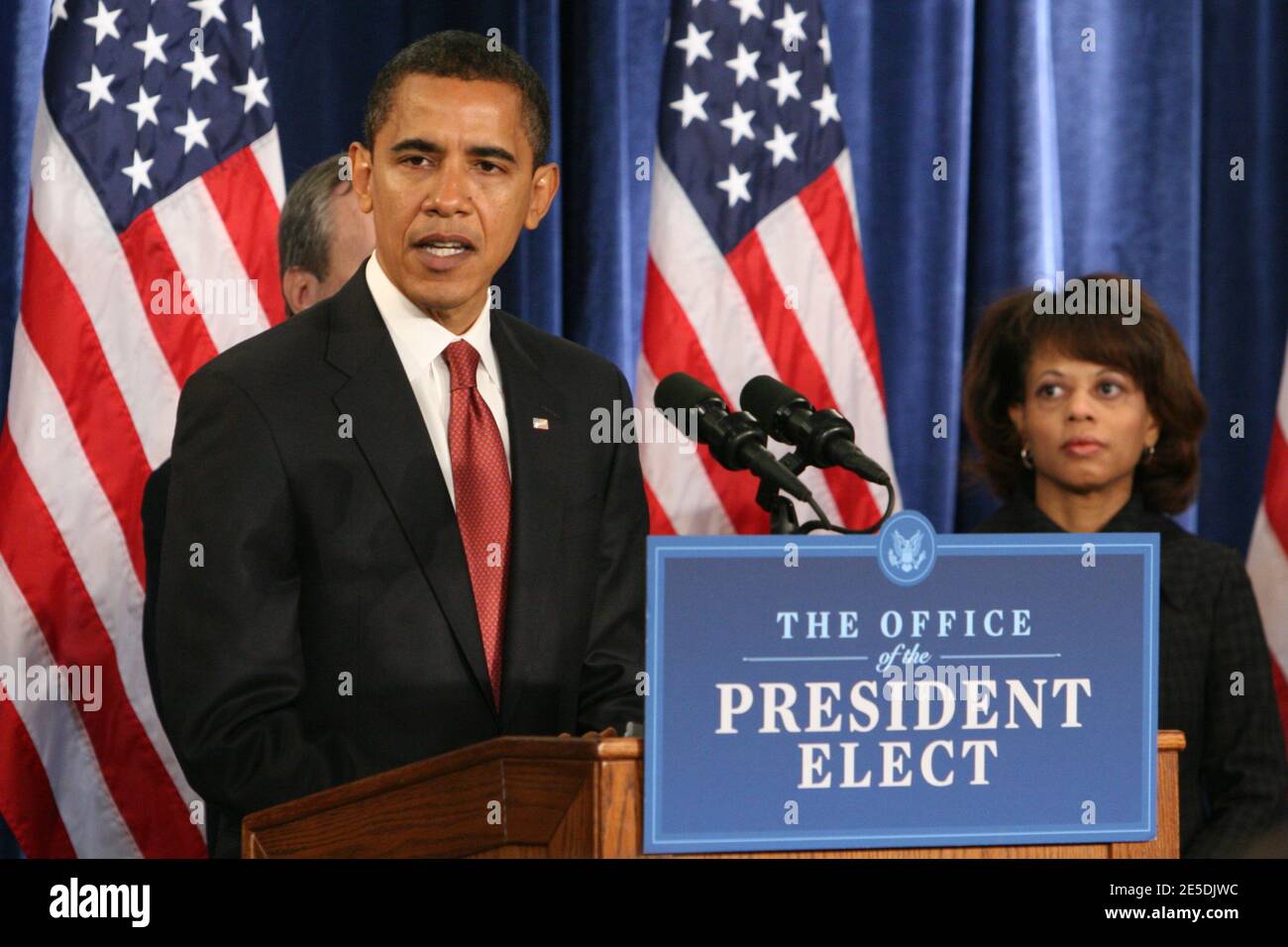 Il Presidente eletto Barack Obama annuncia Melody Barnes (C) come Direttore del Consiglio di Politica interna durante una conferenza stampa all'Hilton Hotel a Chicago, il, USA il 24 novembre 2008. Foto di Alexandra Buxbaum/ABACAPRESS.COM Foto Stock