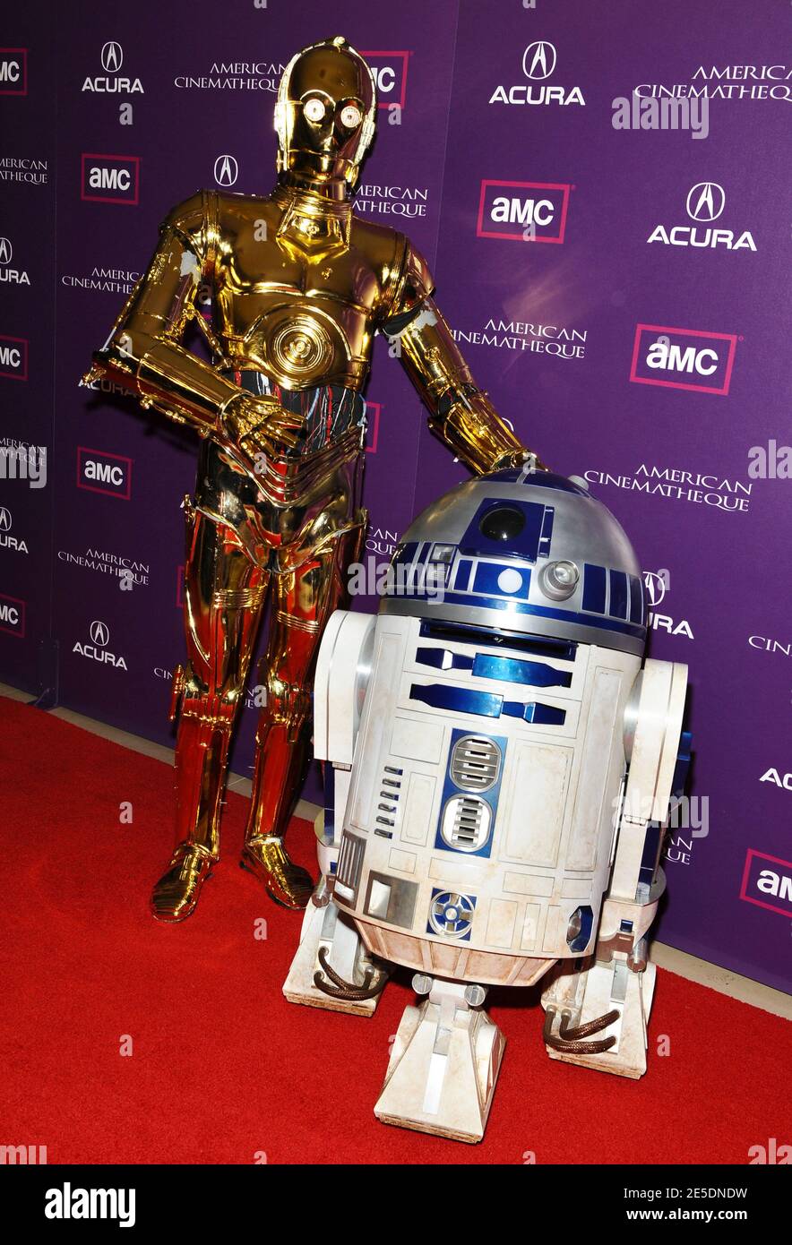 C3PO e R2D2 al 23° Annual American Cinematheque Awards, a Los Angeles, CA, USA, il 1° dicembre 2008. Foto di Lionel Hahn/ABACAUSA.COM Foto Stock