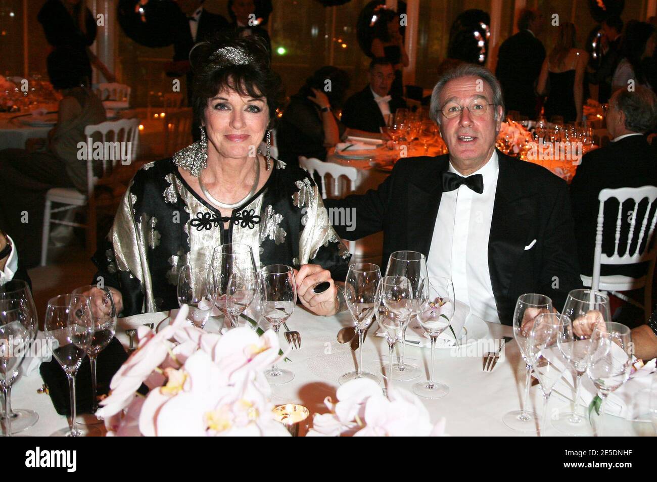 Attori Anny Duperey e Bernard le Coq in occasione del 'Prix Grand Siecle Laurent Perrier', tenutosi al Pavillon d'Armenonville di Parigi, Francia, il 1° dicembre 2008. Foto di Denis Guignenbourg/ABACAPRESS.COM Foto Stock