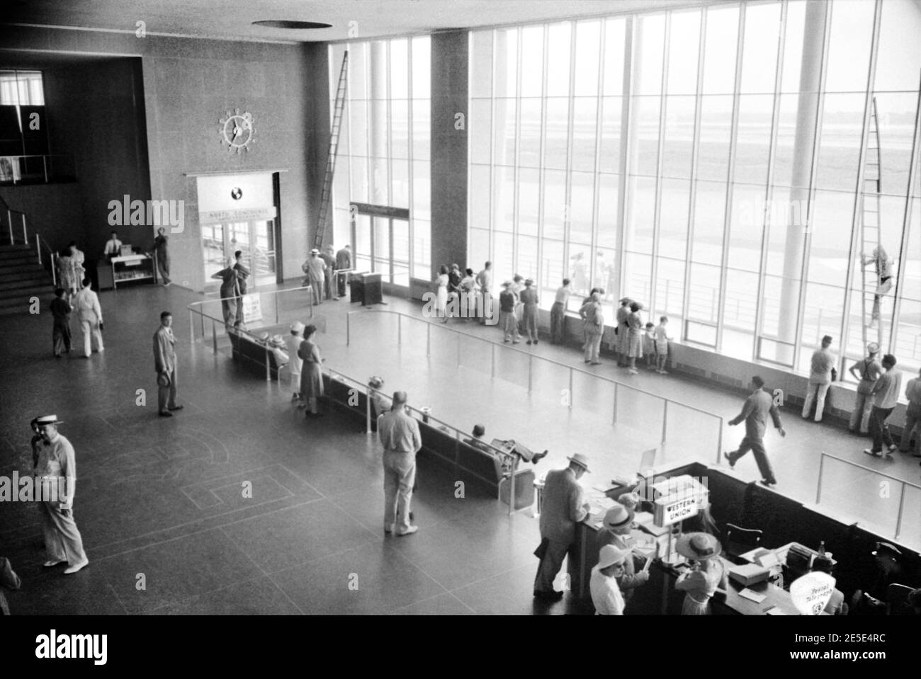 Area d'attesa, aeroporto municipale, Washington, D.C., USA, Jack Delano, Ufficio delle informazioni sulla guerra degli Stati Uniti, luglio 1941 Foto Stock