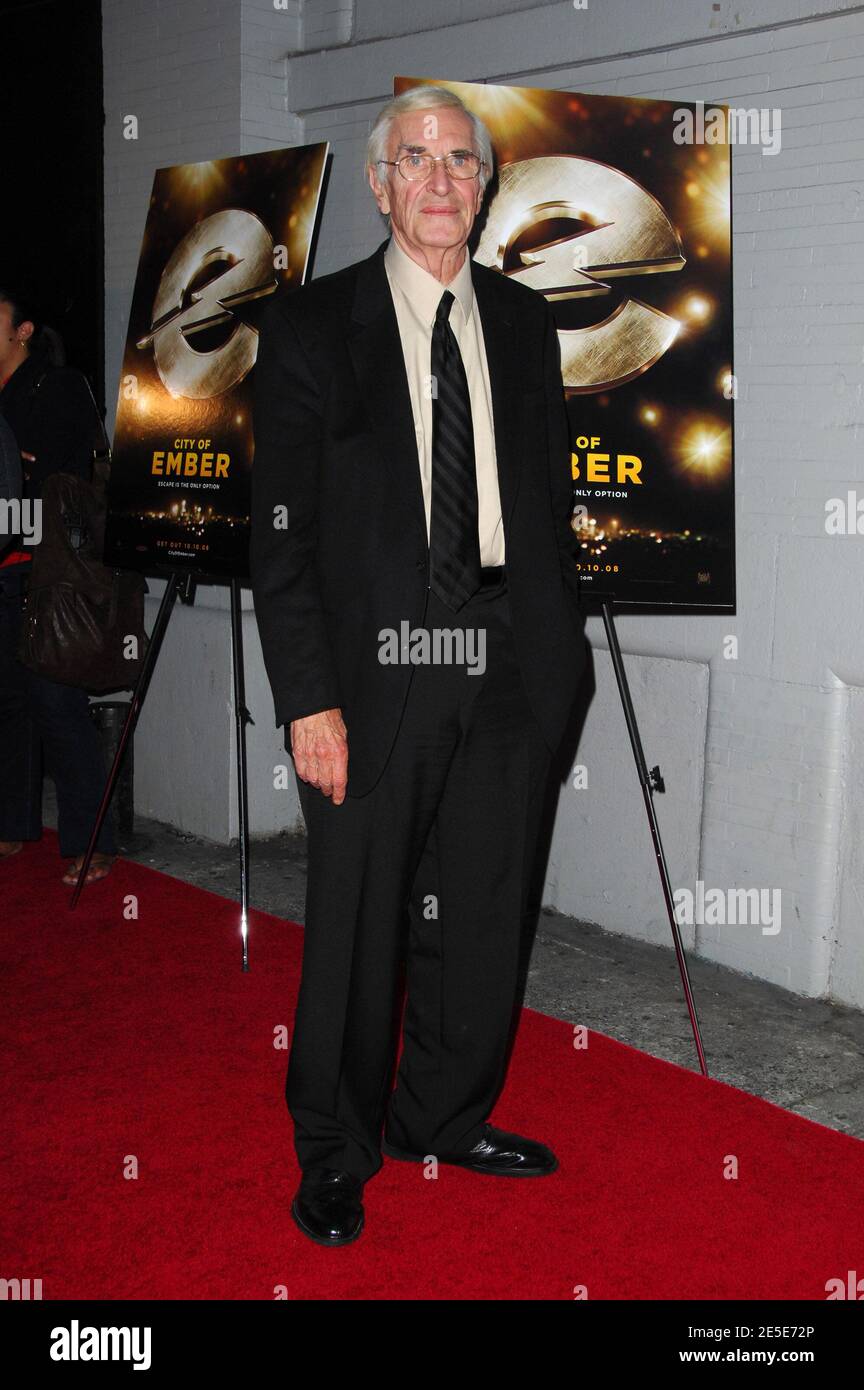 L'attore Martin Landau partecipa alla proiezione speciale di 'City of Ember' tenutasi presso l'AMC Loews 19th Street East 6 a New York City, USA il 7 ottobre 2008. Foto di Gregorio Binuya/ABACAUSA.COM (nella foto : Martin Landau) Foto Stock