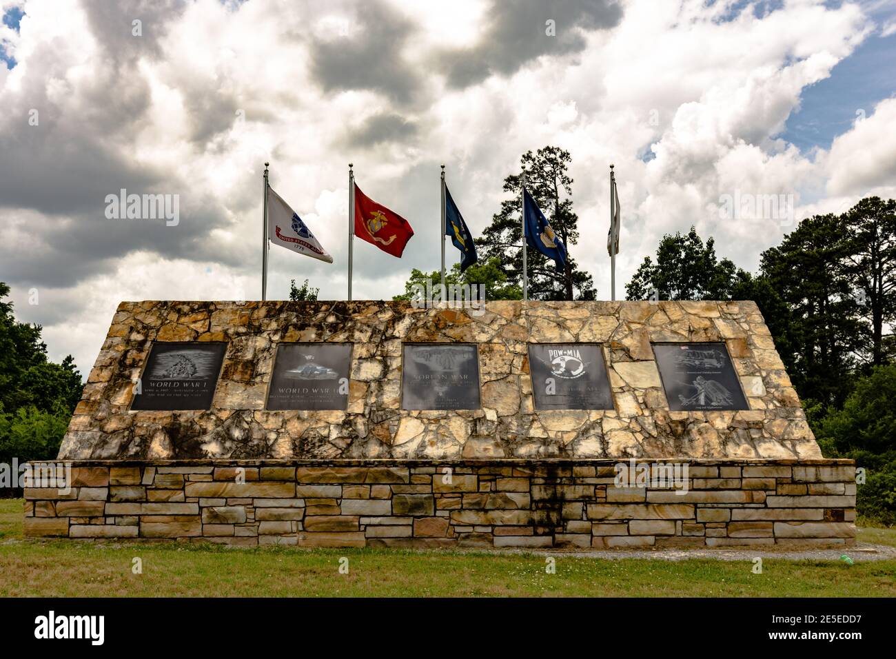 Gadsden, Alabama, USA - 20 maggio 2017: Il Memoriale di guerra della contea di Etowah dedicato a tutti i veterani della contea di Etowah che hanno perso la vita nella guerra degli Stati Uniti Foto Stock