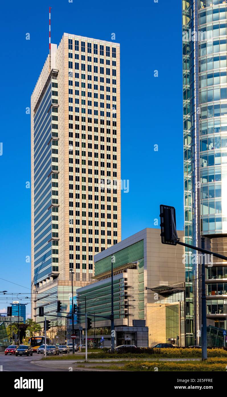 Varsavia, Polonia - 22 maggio 2020: Varsavia Financial Center WFC e Rondo 1 - Rondo una torre di uffici in via Swietokrzyska nel quartiere commerciale di Srodmiescie Foto Stock