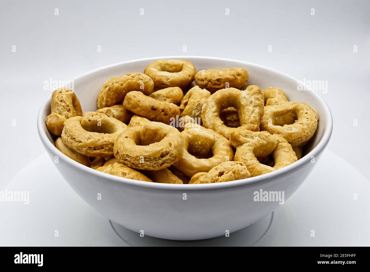 Taralli. Tradizionale spuntino italiano dalla Puglia, Italia Foto Stock