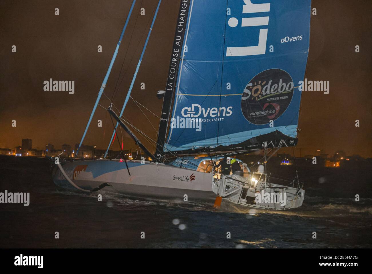 Thomas Ruyant (fra) vela sul Linkedout Imoca finendo il Vendee Globe 2020-2021 in 80 giorni 15 ore 22 minuti E 01 s / LM Foto Stock