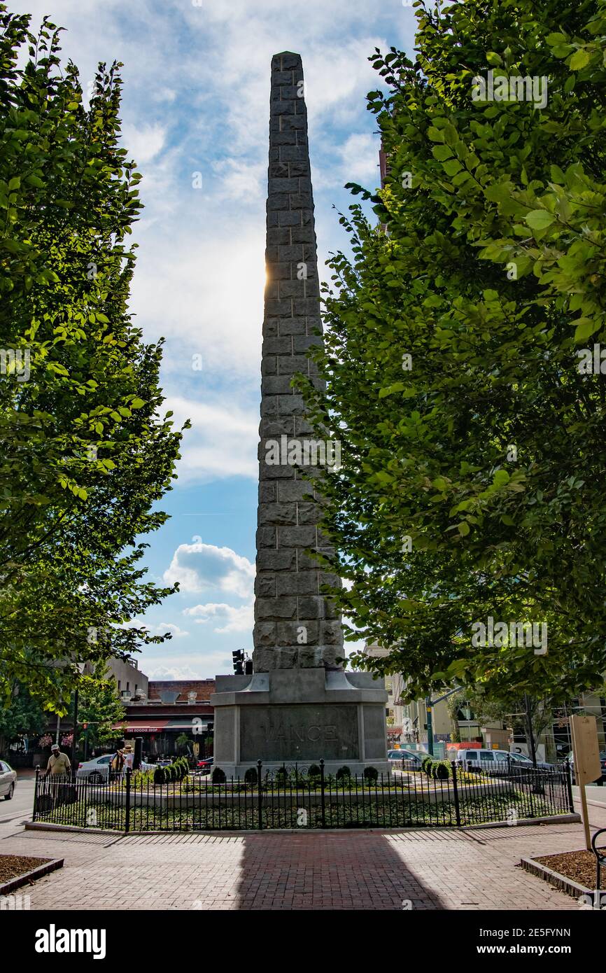 Asheville, North Carolina/USA-6 settembre 2018: Il Vance Memorial nel centro di Asheville in onore di Zabulon Baird Vance, governatore della Carolina del Nord duri Foto Stock