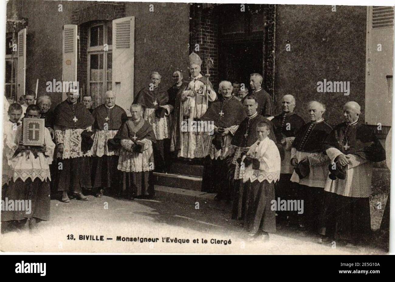 Mgr Louvard en Visite à Biville. Foto Stock