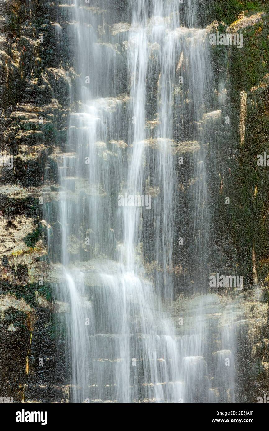 Cascata di San Giovanni, dettagli dei salti d'acqua. Parco Nazionale della Maiella, Abruzzo, Italia Foto Stock