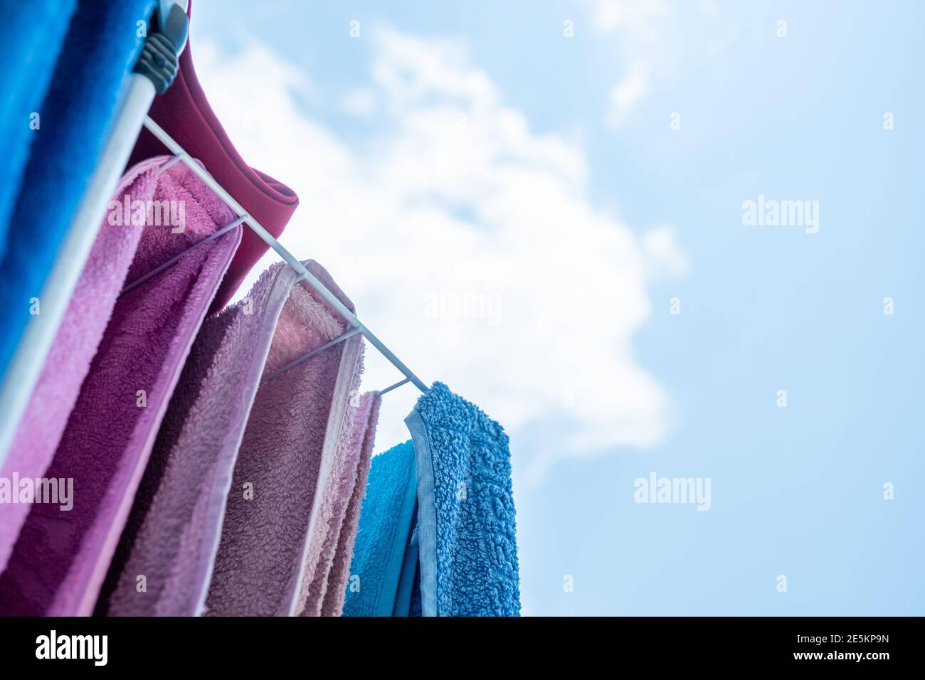 Lavatrice piena di asciugamani Foto Stock