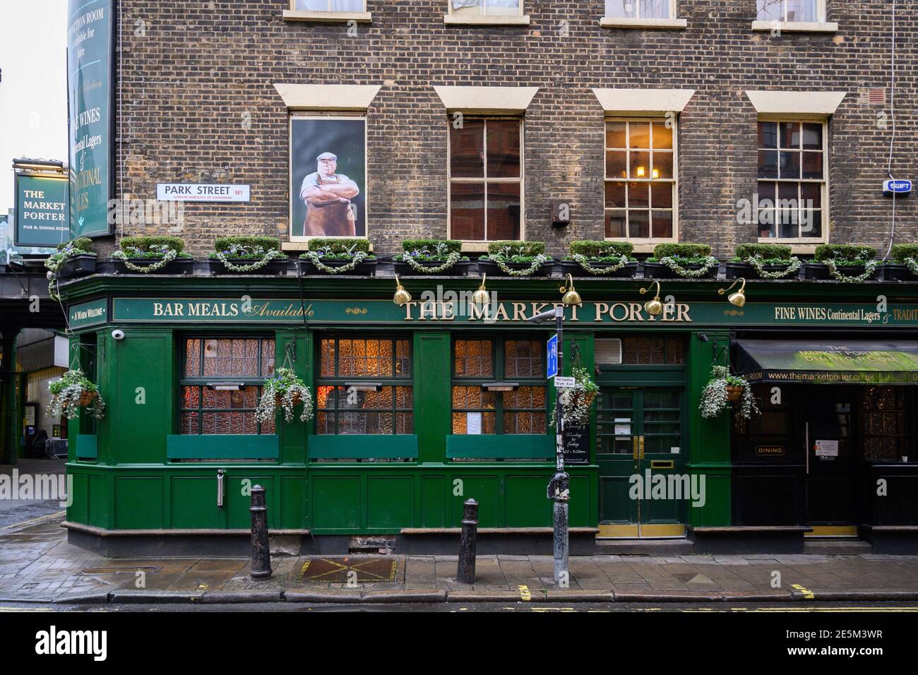 Il pub Market Porter su Park Street, Londra SE1 vicino al Borough Market Foto Stock