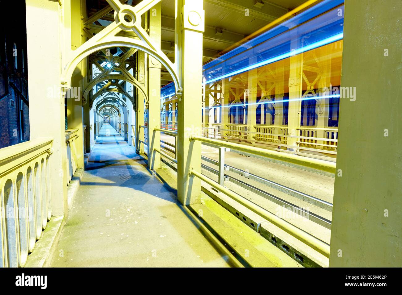 High Level Bridge di notte, Newcastle upon Tyne, Tyneside, Inghilterra nord-orientale, Regno Unito Foto Stock