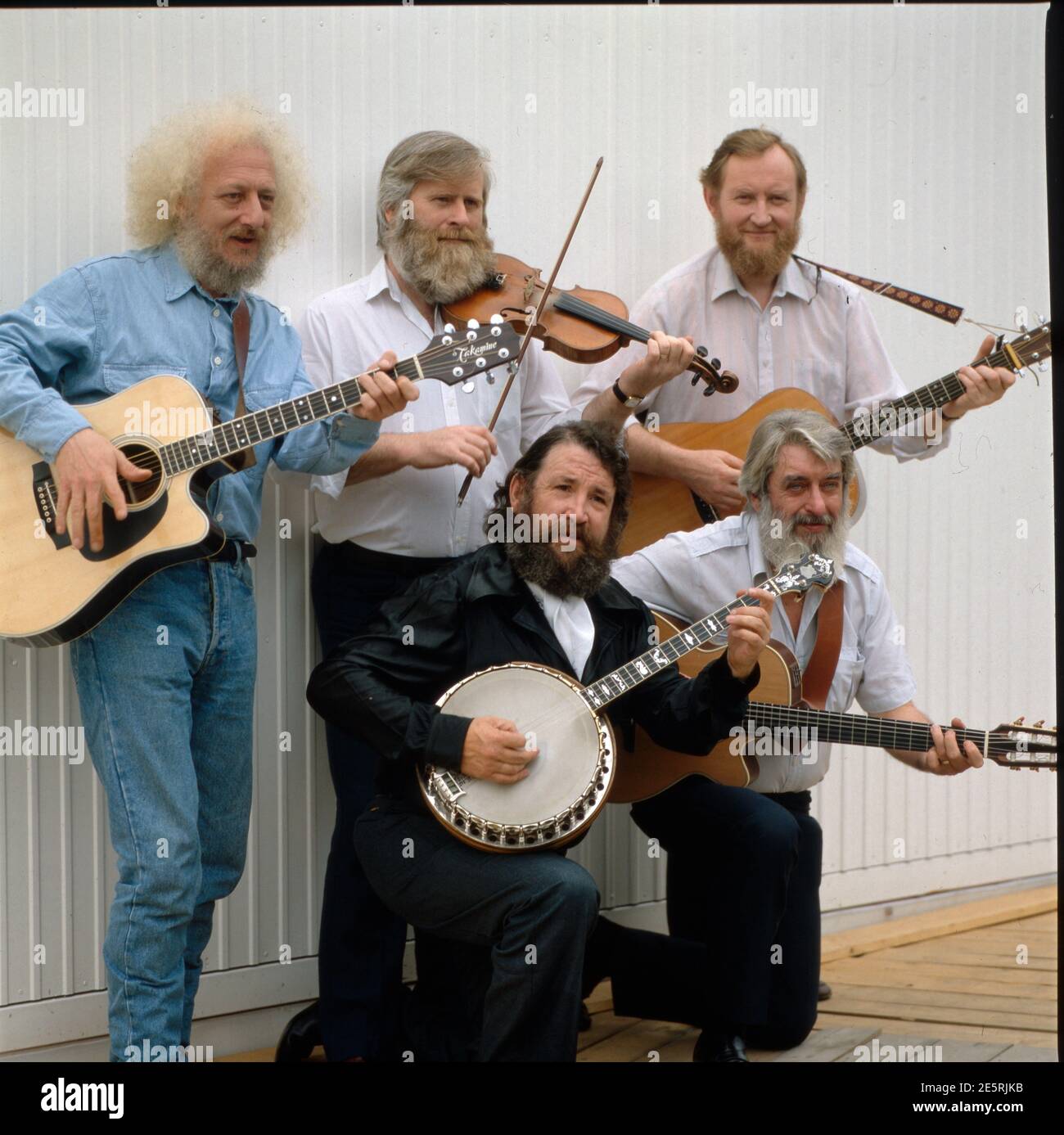 DUBLINERS, berühmte Irish Folk Music Band aus Dublin: Eamonn Campbell, John Sheahan, Sean Cannon, Ronnie Drew, Barney McKenna, circa 1983. LA FAMOSA band di musica folk irlandese DUBLINERS da Dublino: Eamonn Campbell, John Sheahan, Sean Cannon, Ronnie Drew, Barney McKenna, circa 1983. Foto Stock