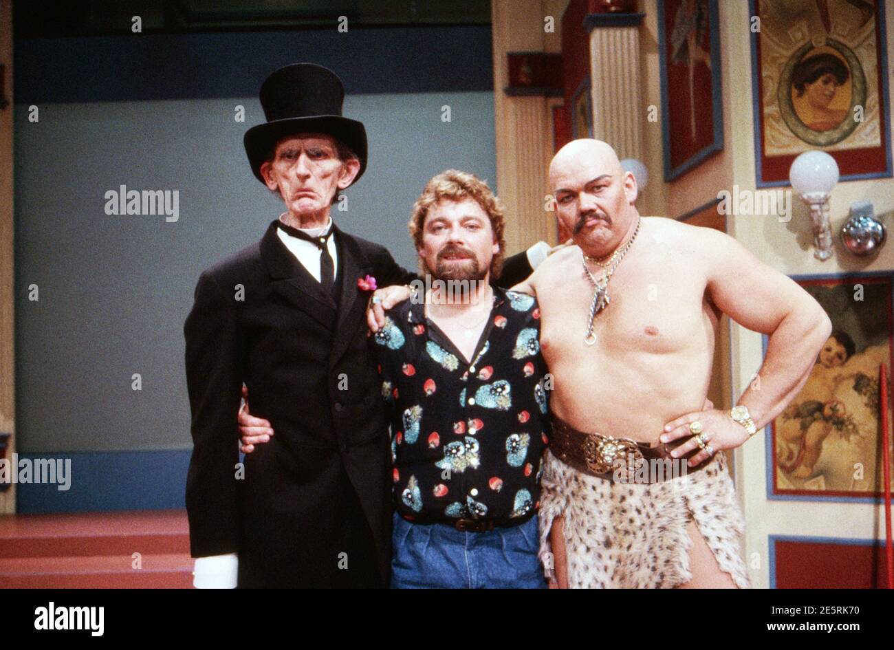 Donnerlippchen – Spiele ohne Gewähr, Spielshow, Deutschland 1986 - 1988, Moderator Jürgen von der Lippe zwischen Chappy dem Vollstrecker (Links) und Dr. Klinker-Emden. Foto Stock