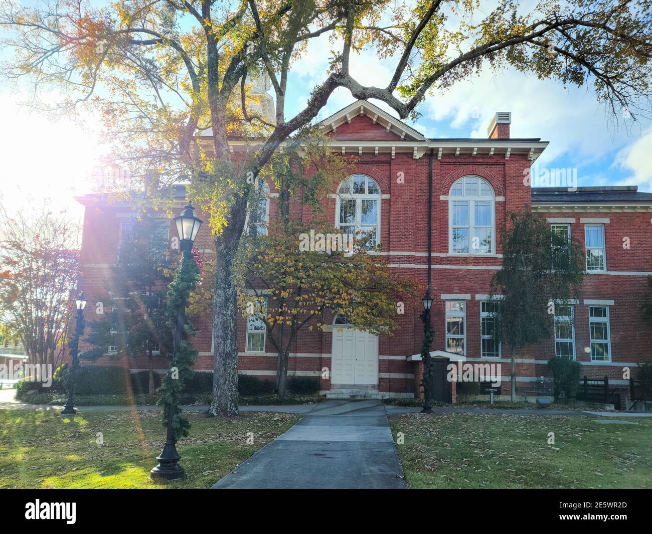 Il Gwinnett Historic Courthouse a Lawrenceville, West Cogan Street nella contea di Gwinnett, Georgia, luogo di noleggio per matrimoni, concerti, conferenze Foto Stock