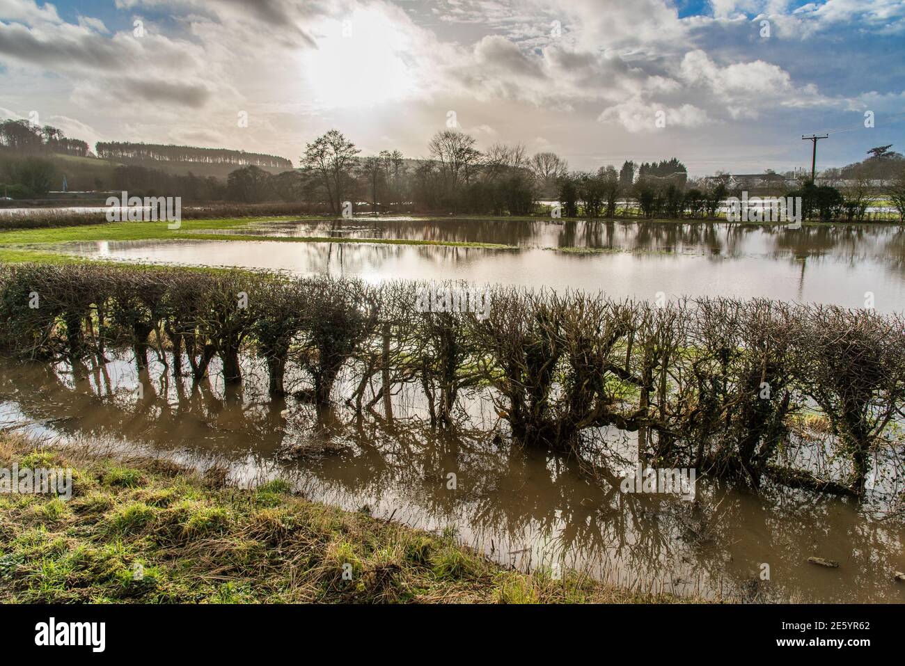 Ashbourne, Derbyshire, Regno Unito. 28 Gennaio 2021. Terreno agricolo allagato vicino ad Ashbourne nel Derbyshire. Credit: John Eveson/Alamy Live News Foto Stock