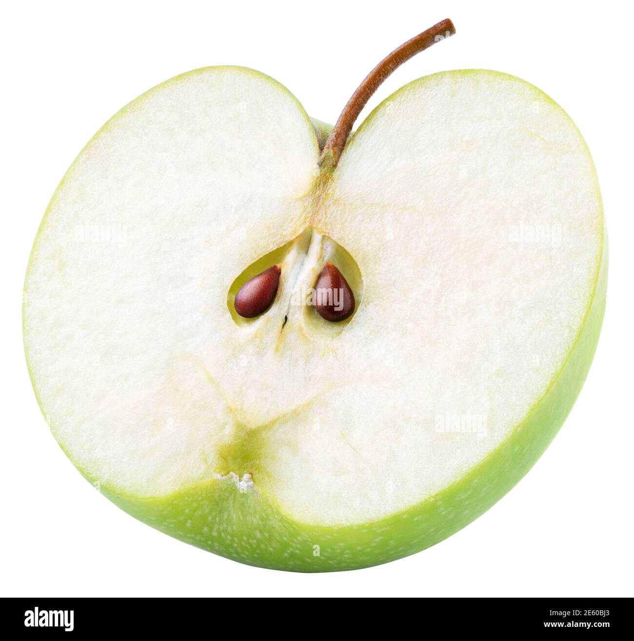 Metà verde di mela con semi e gambo isolato su sfondo bianco. Metà di mela verde con percorso di ritaglio. Profondità di campo completa Foto Stock