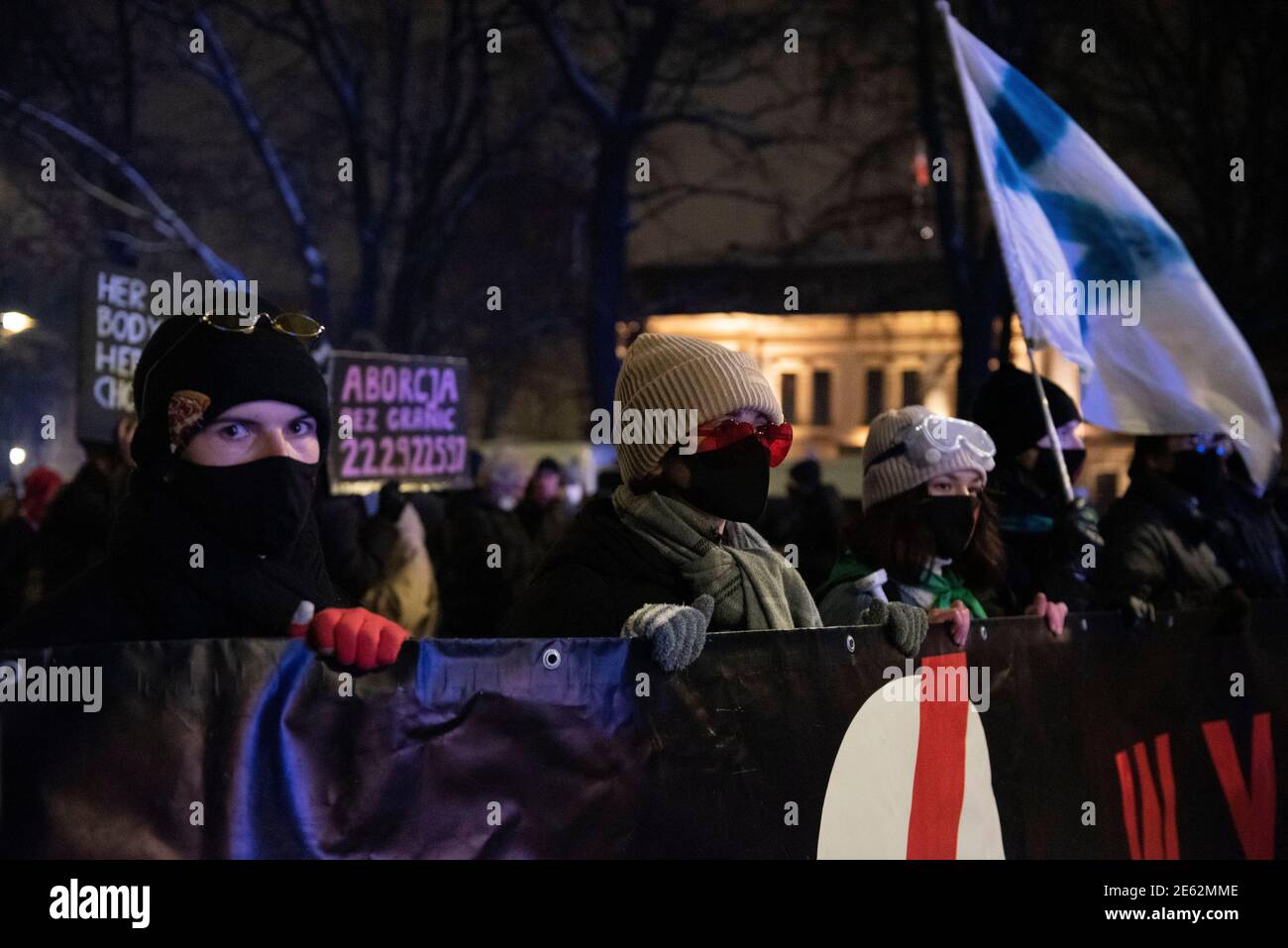 Varsavia, Varsavia, Polonia. 28 Gennaio 2021. I manifestanti hanno un banner durante una protesta contro il rafforzamento della legge sull'aborto il 28 gennaio 2021 a Varsavia, Polonia. Centinaia di persone sono scese in piazza dopo che il tribunale costituzionale ha pubblicato la sentenza che rende illegale l'aborto in caso di grave malformazione del feto. Credit: Aleksander Kalka/ZUMA Wire/Alamy Live News Foto Stock