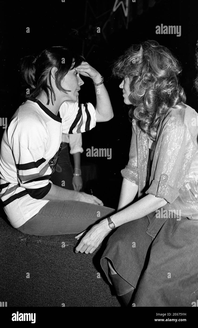 Jane fonda e Susan St. James al Flippers Roller Rink per eventi a sostegno di era, Los Angeles, ottobre. 29, 1978 Foto Stock