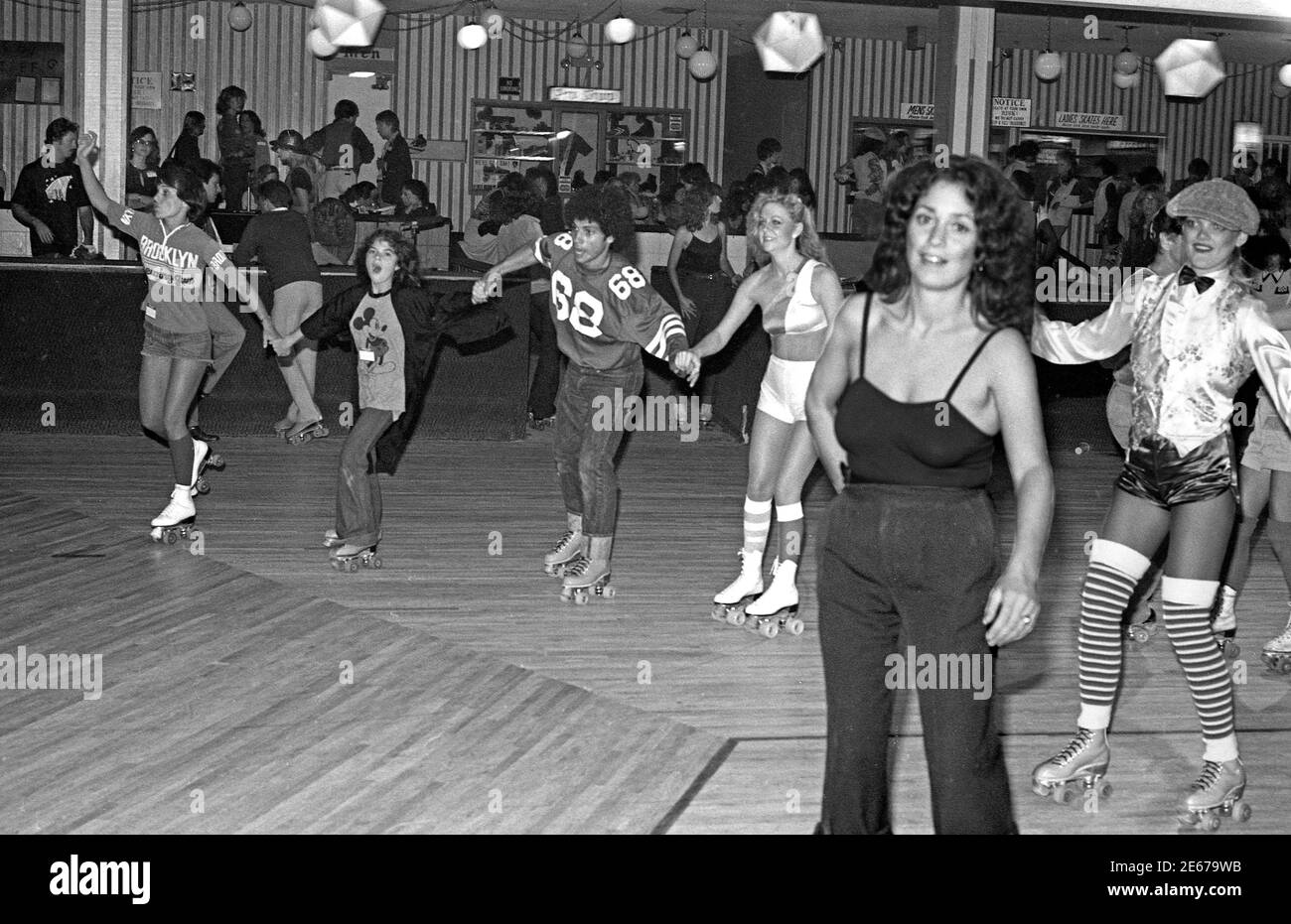 Attore Bobb Hegyes in Jersey pattinaggio a rulli flippers A West Hollywood all'era nel 1978 Foto Stock