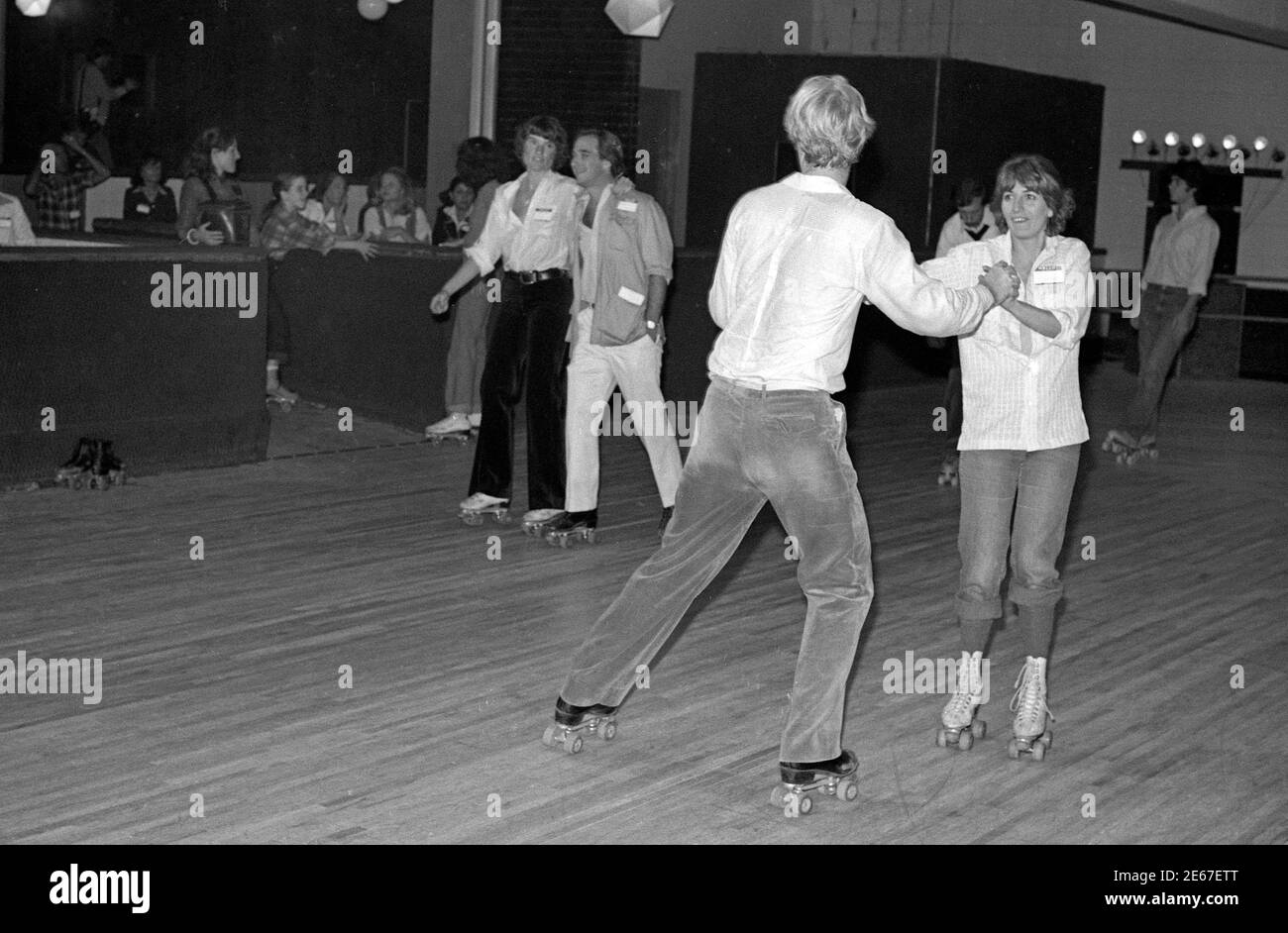 Penny Marshall pattinare con ed Begley Jr. A flippers, 1978 Foto Stock