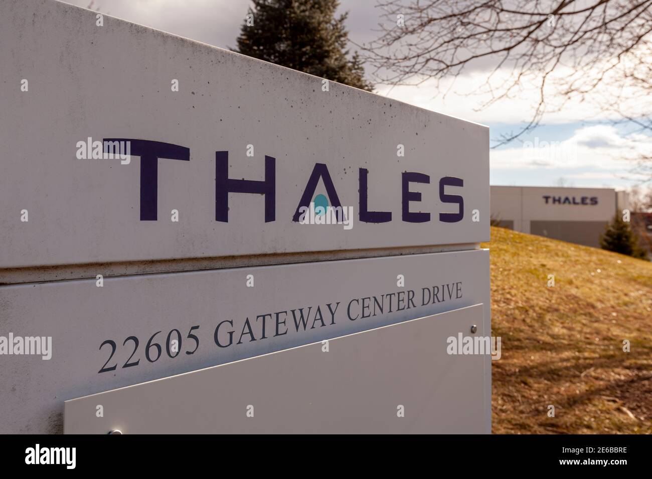 Clarksburg, MD, USA 01-22-2021: Sede CENTRALE DELLA società francese Thales Group per la difesa, la sicurezza e l'aerospazio. Producono servizi militari e ci ad alta tecnologia Foto Stock