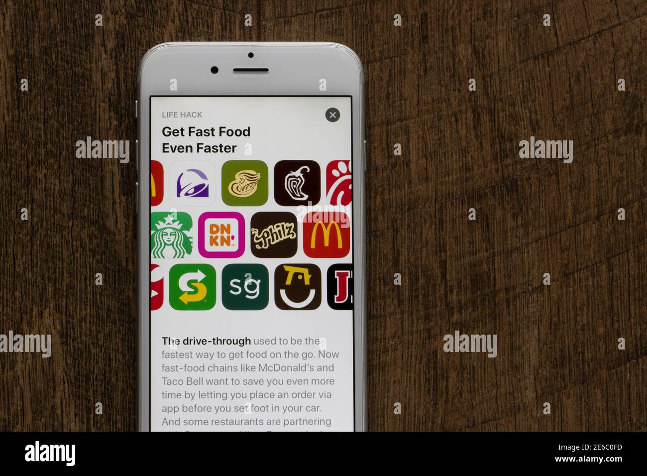 Le applicazioni assortite di fast food si trovano su un iPhone: McDonald's, Taco Bell, Panera Bread, Chipotle, Chick-fil-A, Starbucks, Dunkin', Philz Coffee e così via Foto Stock